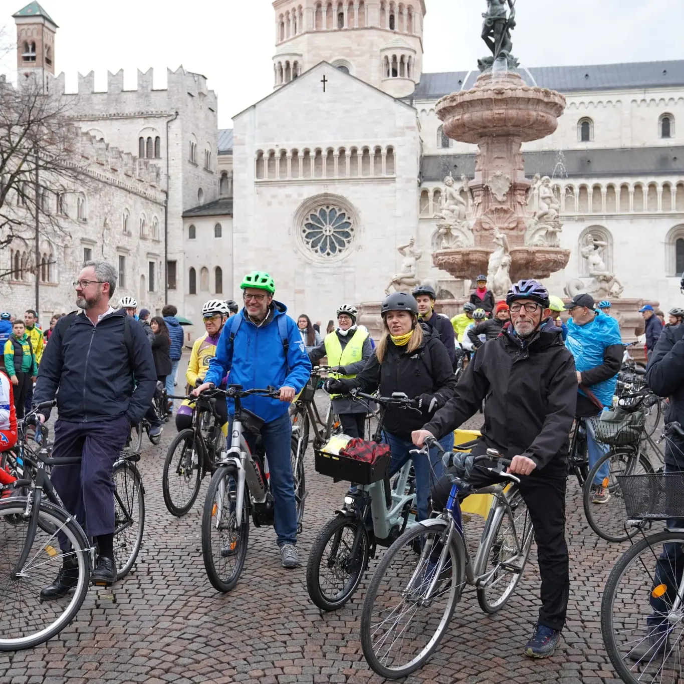 Trento, un minuto di silenzio per i ciclisti e i pedoni morti sulle strade