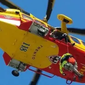 Segonzano, boscaiolo travolto da un albero: soccorso un uomo di 57 anni