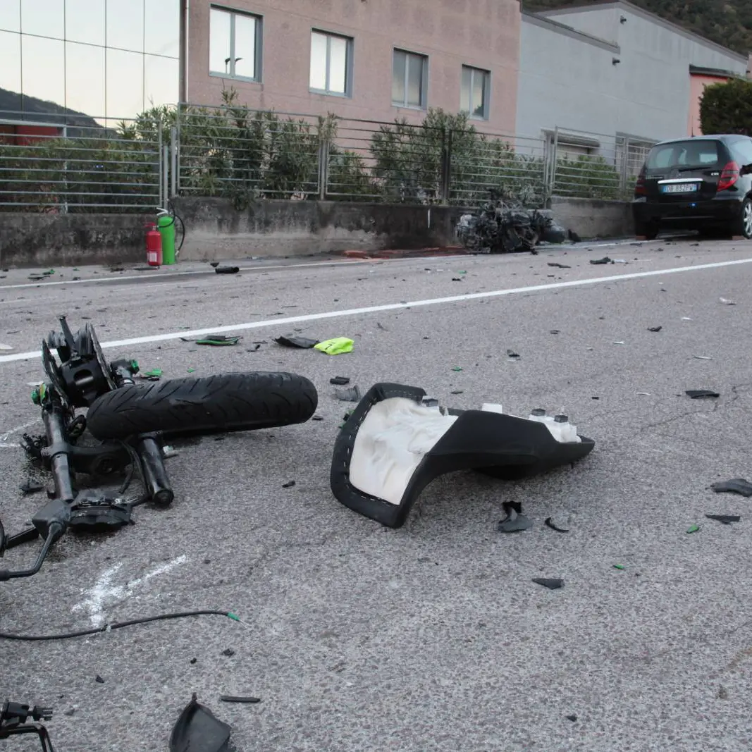 Ala, schianto tra moto e auto sulla Sp 90 a Chizzola: due morti di 71 e 69 anni