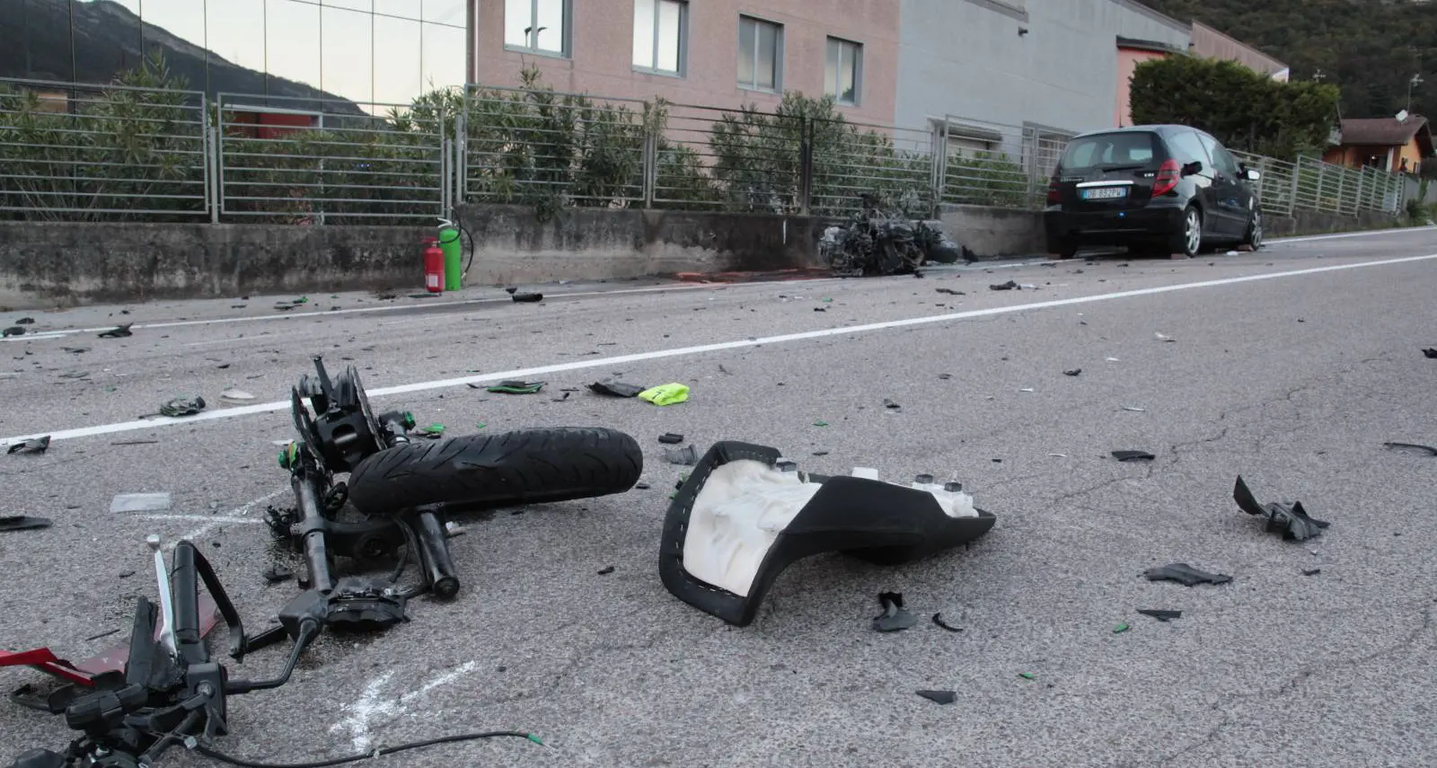 Ala, schianto tra moto e auto sulla Sp 90 a Chizzola: due morti di 71 e 69 anni