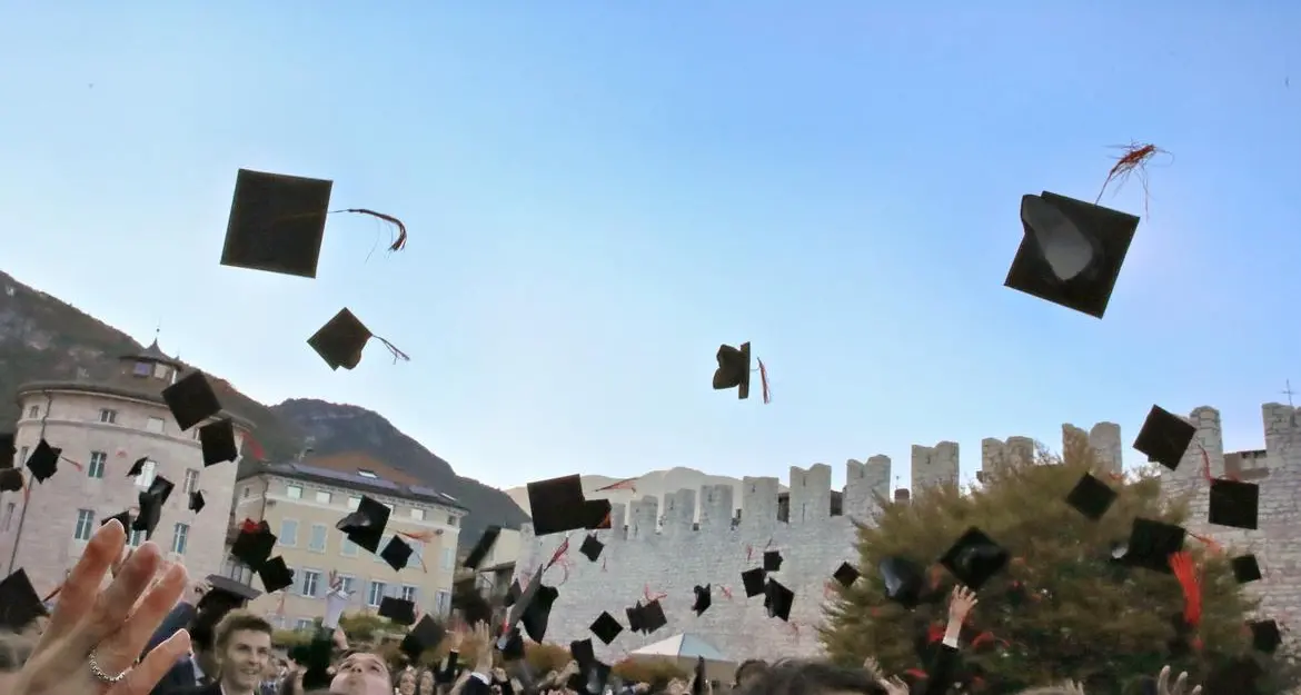 Trento festeggia 500 neolaureati, Deflorian: «Non abbiate paura di sbagliare»