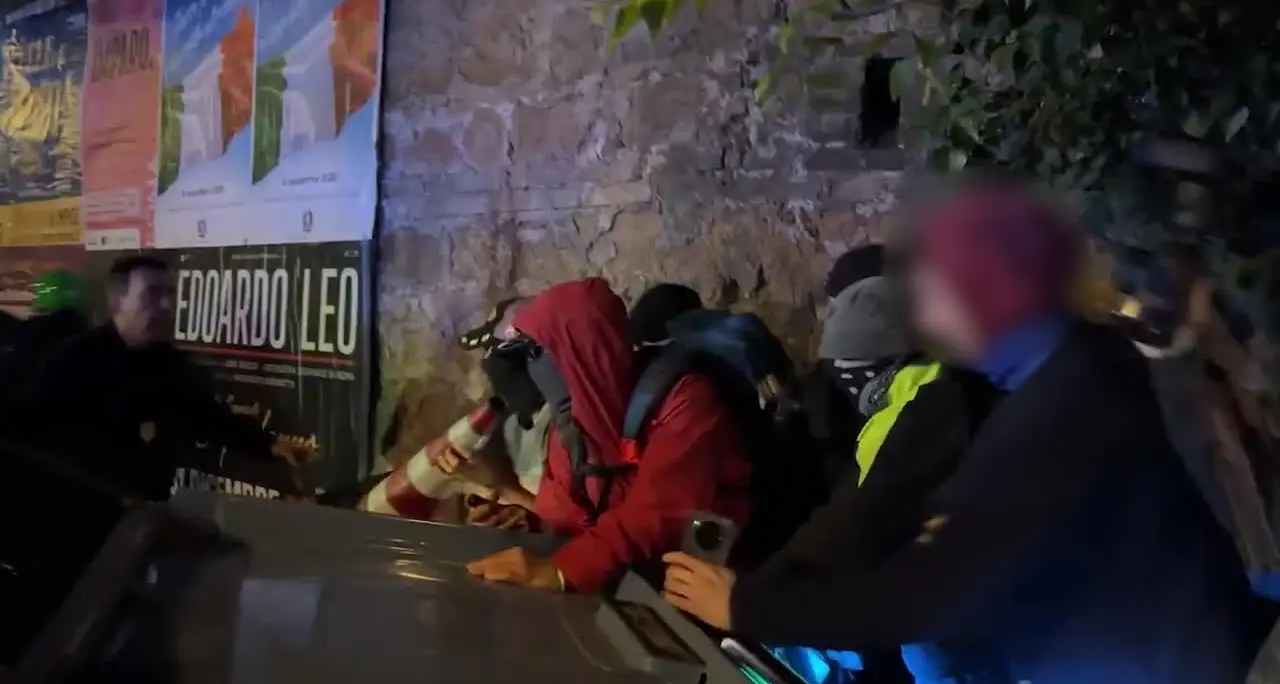 Corteo Roma, idranti e cariche della polizia fra Trastevere e Testaccio