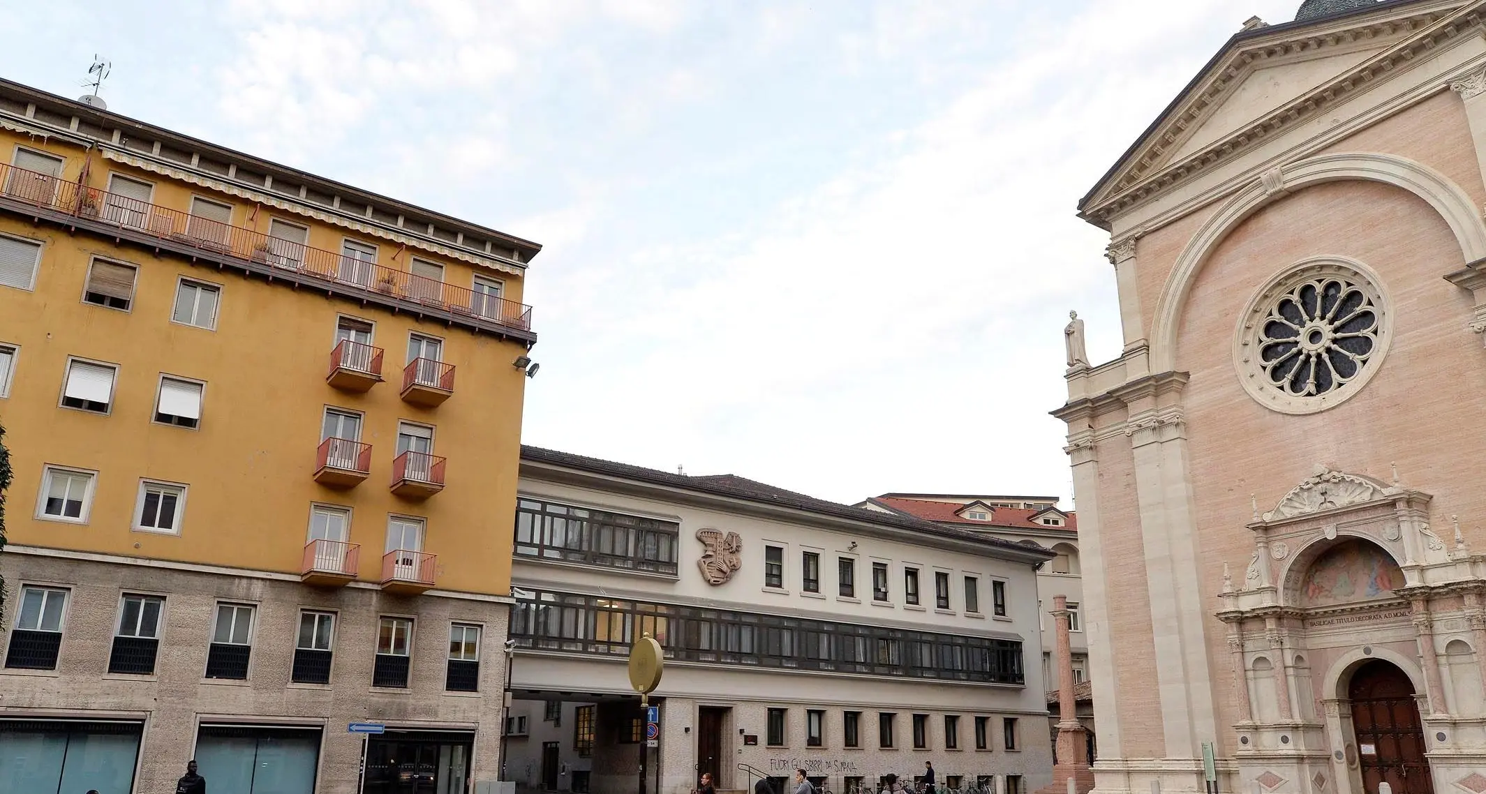 Dà in escandescenze, fermato in chiesa: portato in ospedale, viene ricoverato in psichiatria