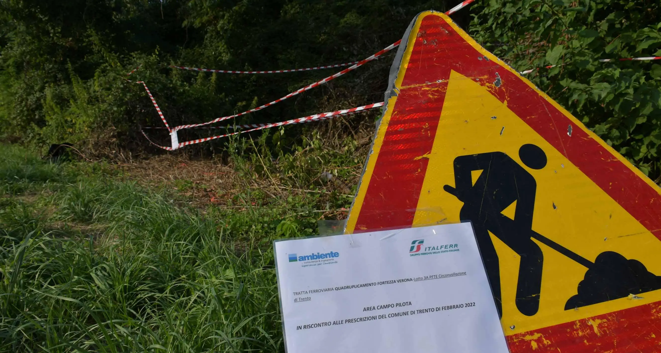 La denuncia dei No Tav: bonificano le rogge inquinate alla Sloi e in tutta l'area un forte odore nauseabondo