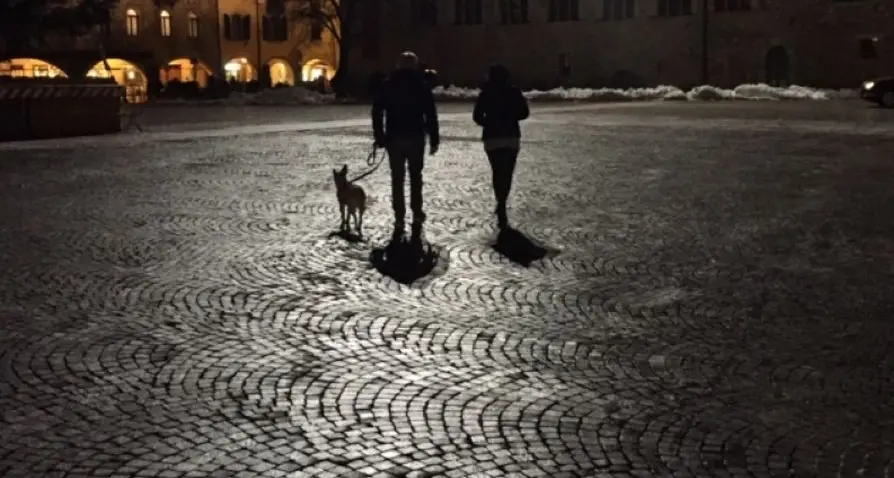 Zona rossa, tutte le contraddizioni delle norme: chiese aperte, teatri chiusi, attività motoria nel Comune ma in bicicletta puoi uscire