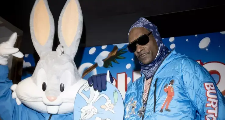 Snoop Dogg arriva a Livigno e fa festa con Bugs Bunny
