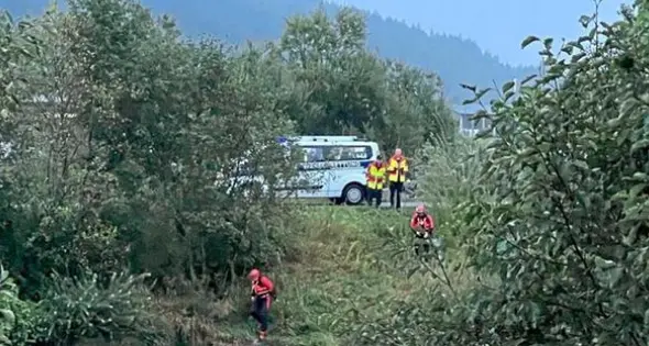 Orrore in Austria: papà aggredito lungo il fiume, il figlioletto disabile muore annegato