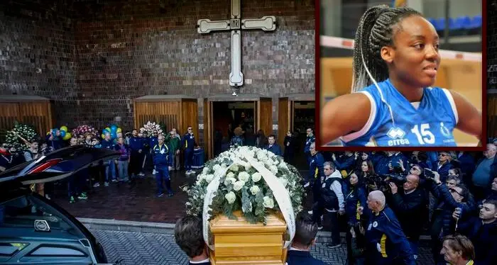 L’ultimo abbraccio a Julia Ituma, pallavolista trovata morta ad Istanbul il 13 aprile