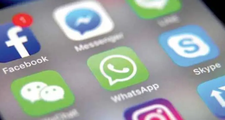 Foto hot, ragazzina di 12 anni adescata in chat: imputati due minorenni e un adulto