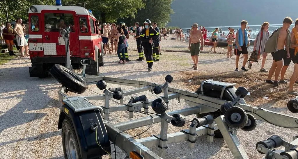 Nuotatore disperso nel lago, paura a Levico. Ma era un falso allarme