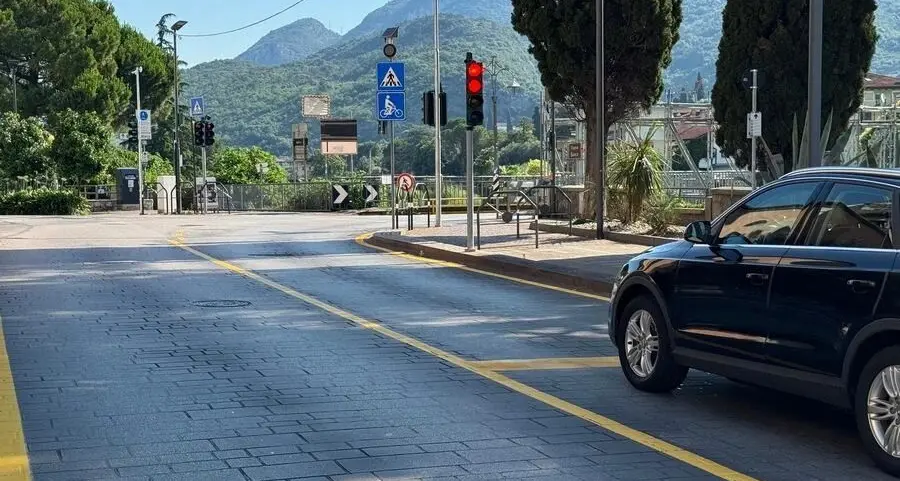 Ad Arco nuovo impianto semaforico sul ponte della Sarca, settimana di prove e verifiche