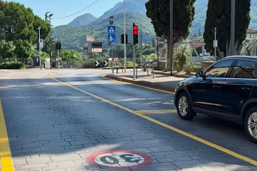 Ad Arco nuovo impianto semaforico sul ponte della Sarca, settimana di prove e verifiche