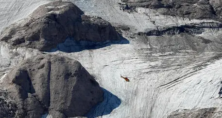 Marmolada: uno dei dispersi è vivo e salvo, austriaco contattato dalle autorità consolari: i dispersi calano a 13