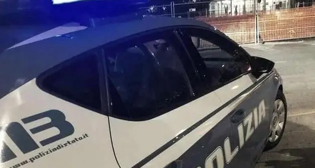 Sequestrata e picchiata per un debito, 43enne liberata dalla polizia