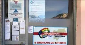 Vandali alla sede Uil pensionati di Trento. Arriva la solidarietà della giunta provinciale