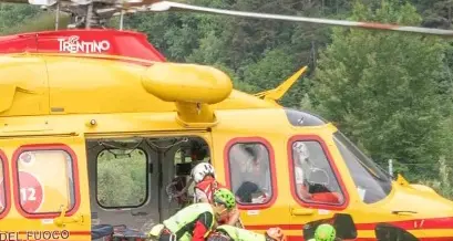 Base-jumper inglese si schianta sulle rocce e muore, dramma a Oltra di Dro