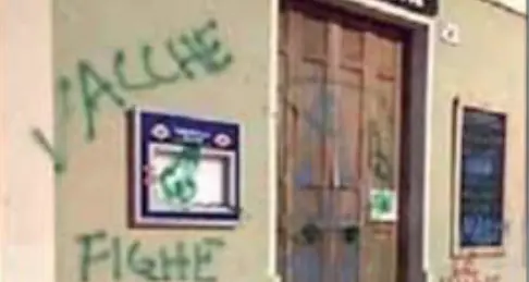 Offese sessiste alla barista di Pergine, l’associazione dei pubblici esercizi: “Ignobile! I responsabili paghino”