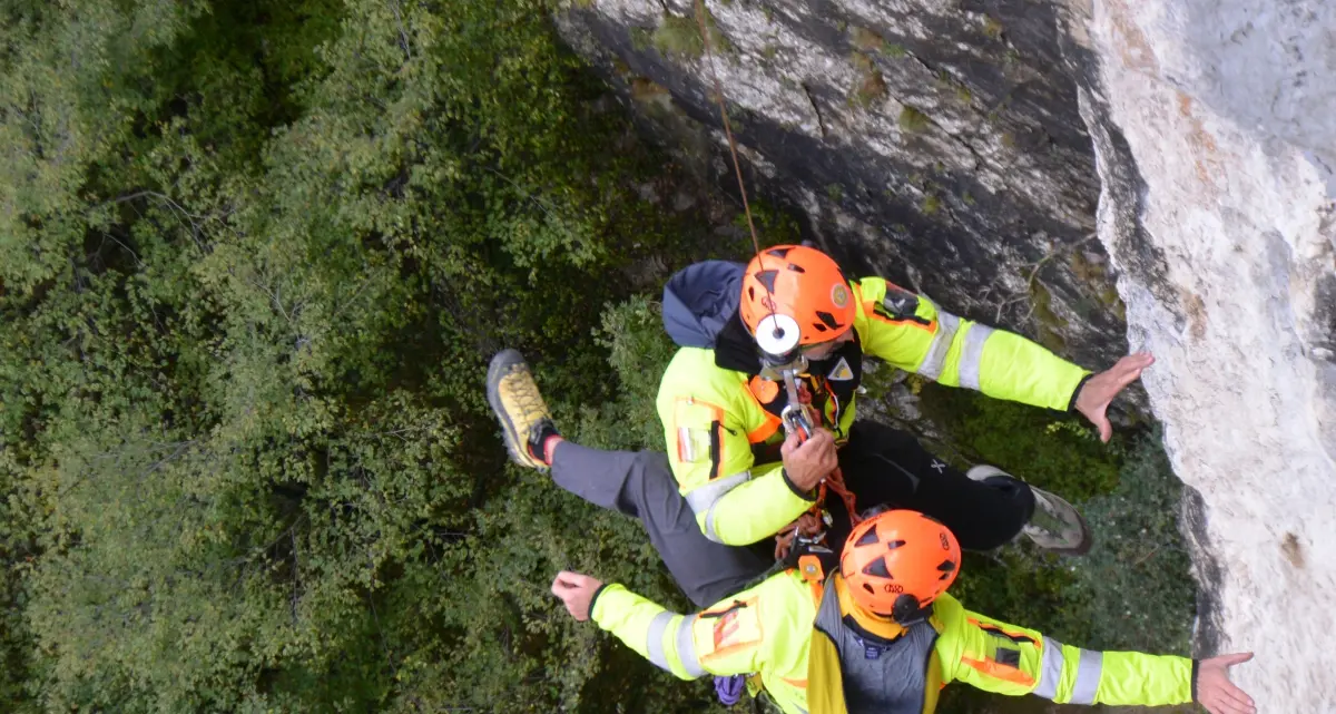 Sopresi dal temporale, due escursionisti stranieri recuperati sulla ferrata del Colac: illesi ma spaventati