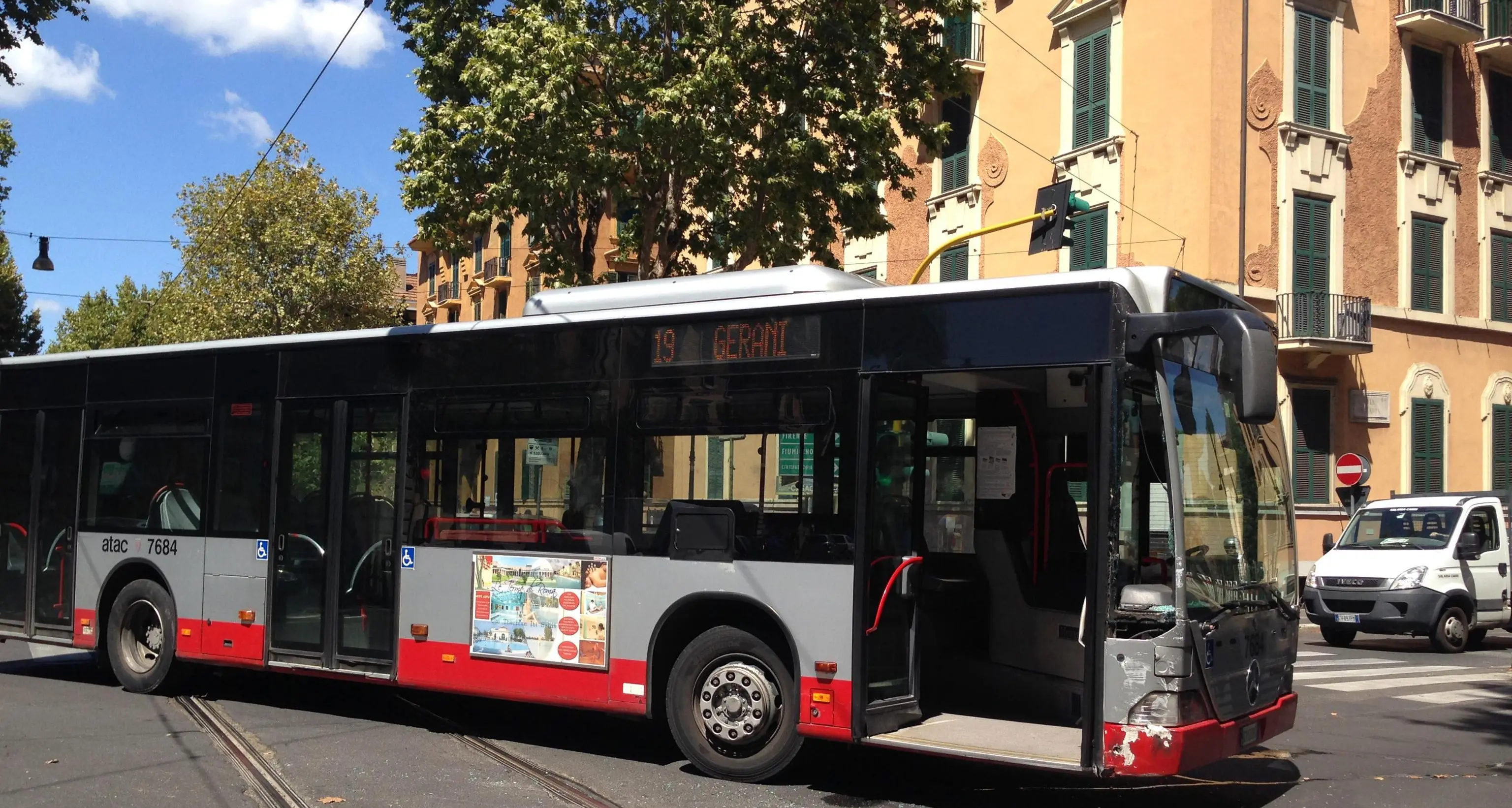 Autobus elettrici, al bando da 7 milioni una sola offerta, ma alla prova pratica la batteria non durava abbastanza