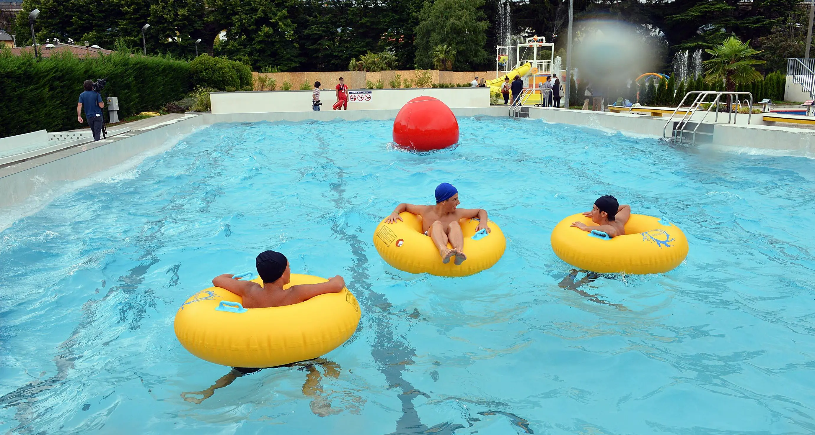 Caldo record? Presenze quasi raddoppiate nelle piscine di Trento. E contro le intemperanze dei ragazzi c’è una guardia diurna