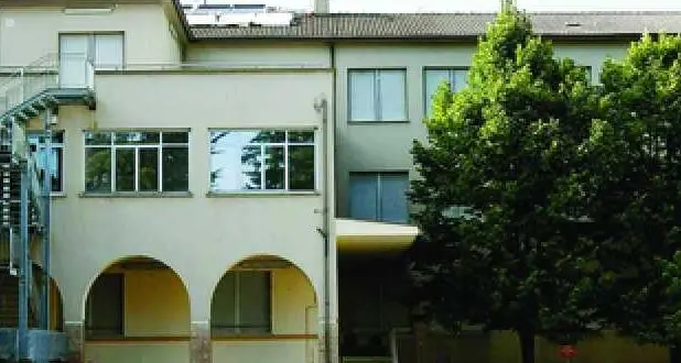 Scuola per parrucchiere ed estetiste di Trento, Ferrari (Pd): “Ancora tre anni nei container, inaccettabile”