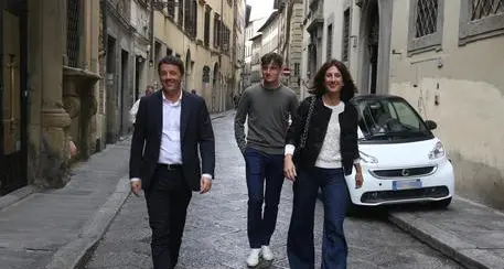 Renzi: “Mia moglie positiva dopo aver fatto Astrazeneca, ma il mio consiglio è quello di vaccinarsi”