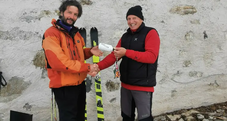 Rifugio Caldenave, passaggio delle chiavi, inizia la gestione di Guido Trevisan