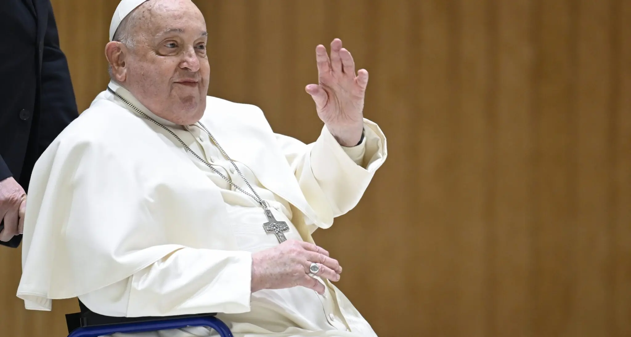 Papa ricoverato, il vescovo Lauro invita la Diocesi alla preghiera