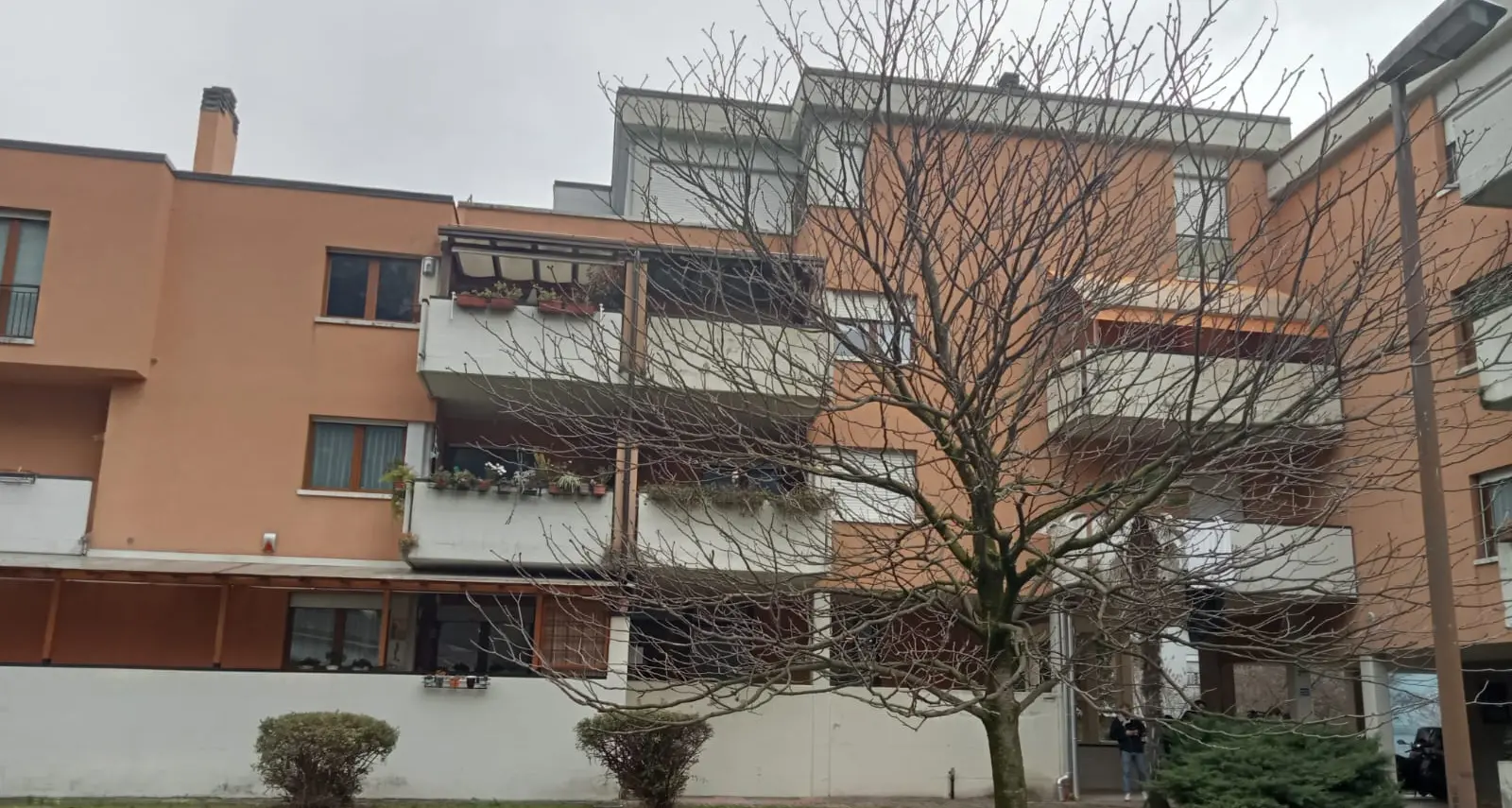 Omicidio a Riva del Garda: uccide la madre di 91 anni e chiama i carabinieri