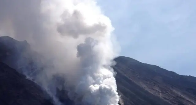 Stromboli: colata lavica ha raggiunto il mare