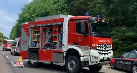 Mollaro, auto fuori strada \"vola\" oltre il guard rail, un ferito