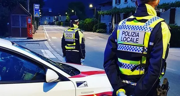 Sequestrati 2 veicoli nelle Giudicarie: conducenti senza patente, sanzioni per diverse migliaia di euro