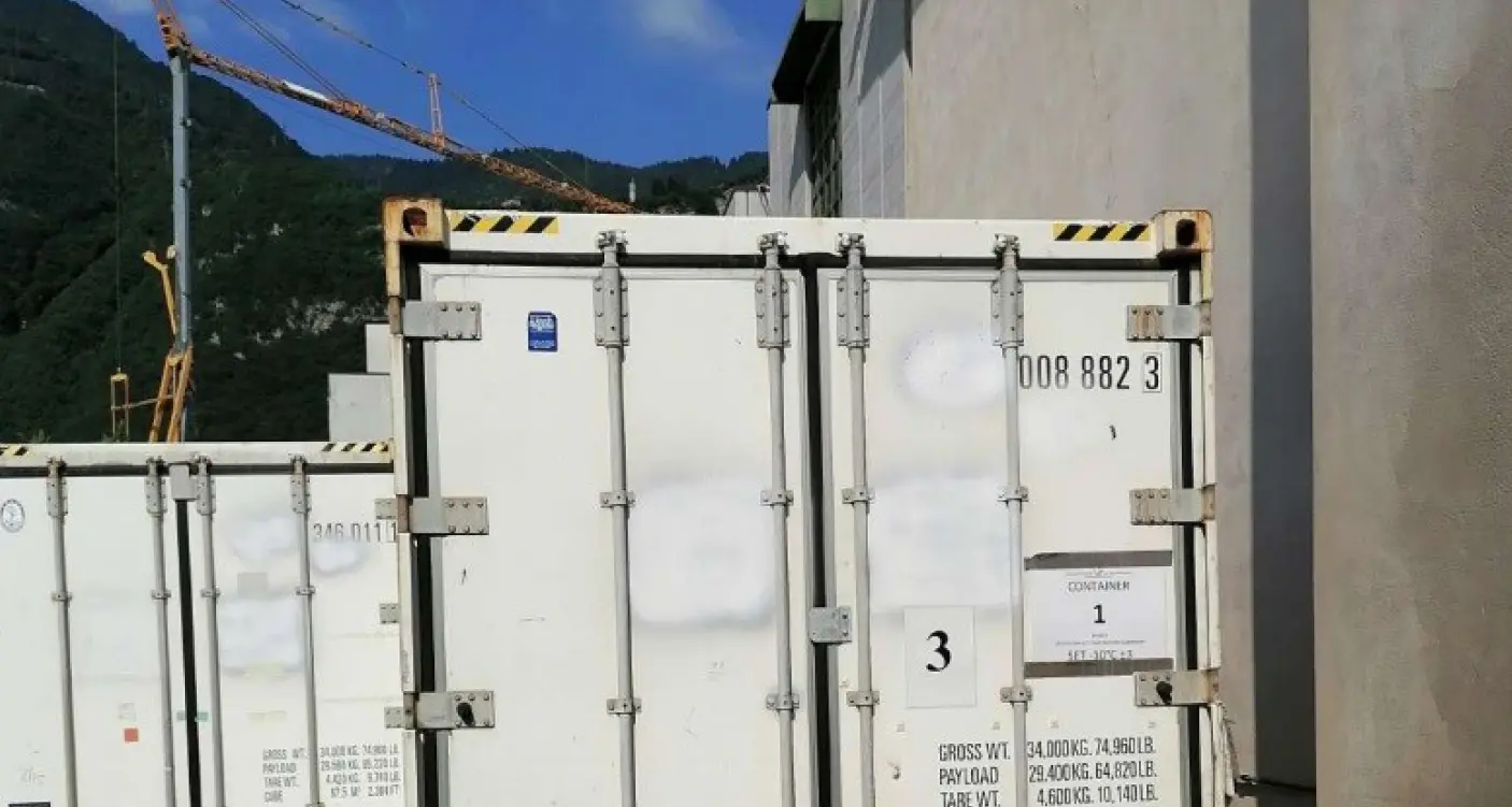 Cimitero di Trento, 44 salme da cremare «parcheggiate» in container frigo (anche da sette mesi)
