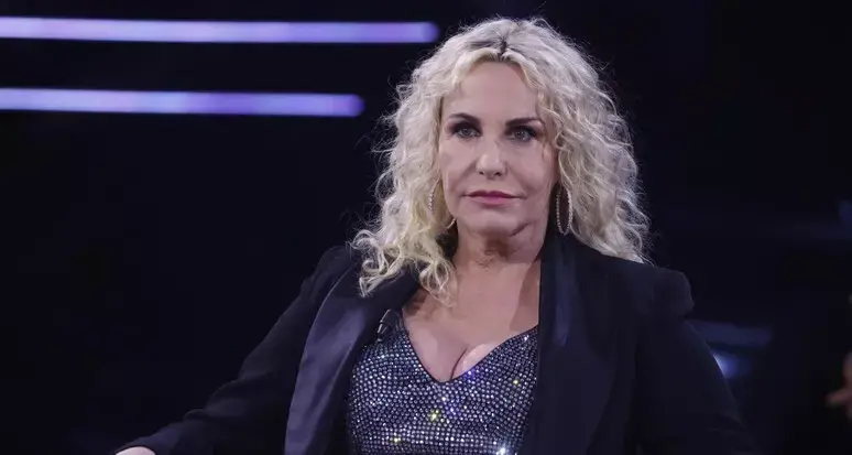 Antonella Clerici operata d’urgenza a Roma: “Mi hanno tolto le ovaie”