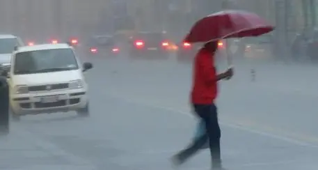 Temporali e vento forte, l’allerta della Protezione civile dalle 17 di oggi fino alle 12 di domani