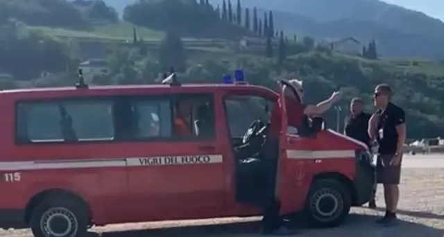 Dietro le quinte del concertone, la security di Vasco contro i Vigili del fuoco trentini: \"Levatevi dal c...zo\" – VIDEO