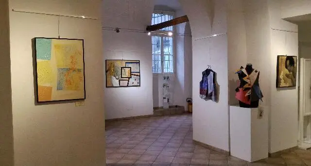 Quadri falsi alla mostra su Iras Baldessari a Rovereto? Botta e risposta con Scudiero e Sgarbi, intervengono i Carabinieri