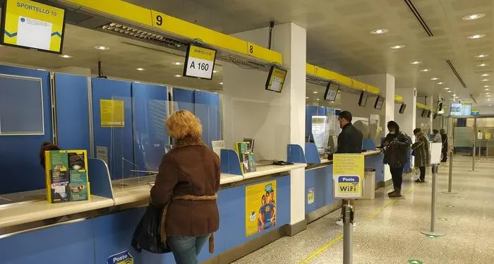 Le Poste chiudono gli sportelli anche a Ravina, Ianeselli non ci sta: «Va bene gli utili, ma devono dare un aiuto alle comunità locali»