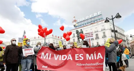 La Spagna legalizza l'eutanasia, è il settimo Paese al mondo
