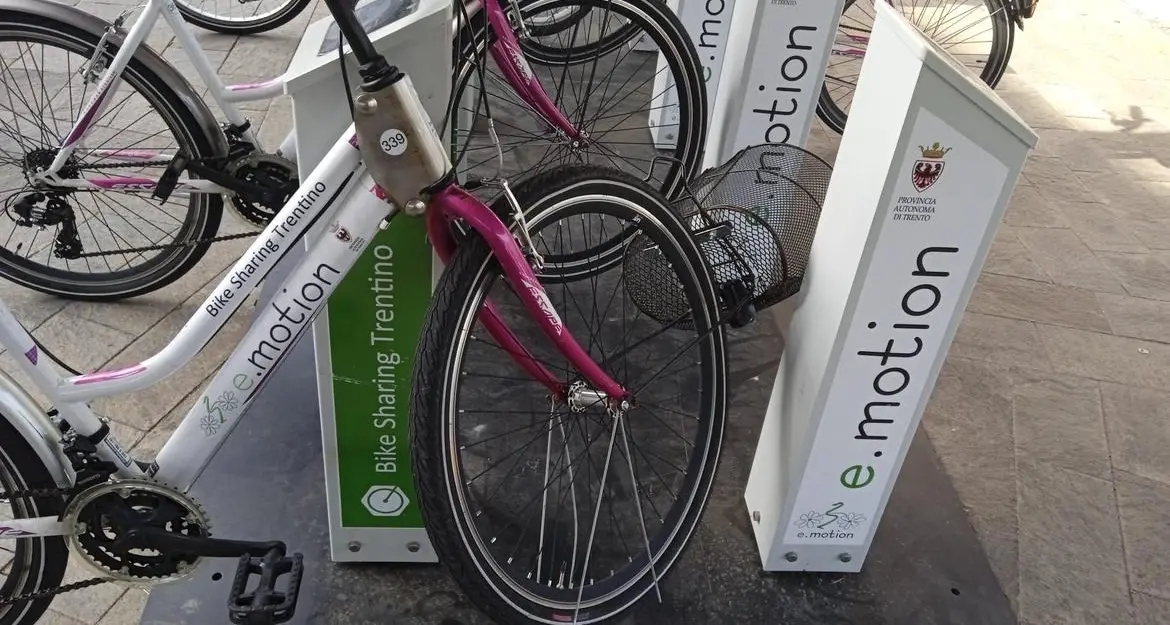 Le bici \"provinciali\" a noleggio piacciono, ma troppi vandalismi: danni per 50 mila euro, 150 mezzi in riparazione