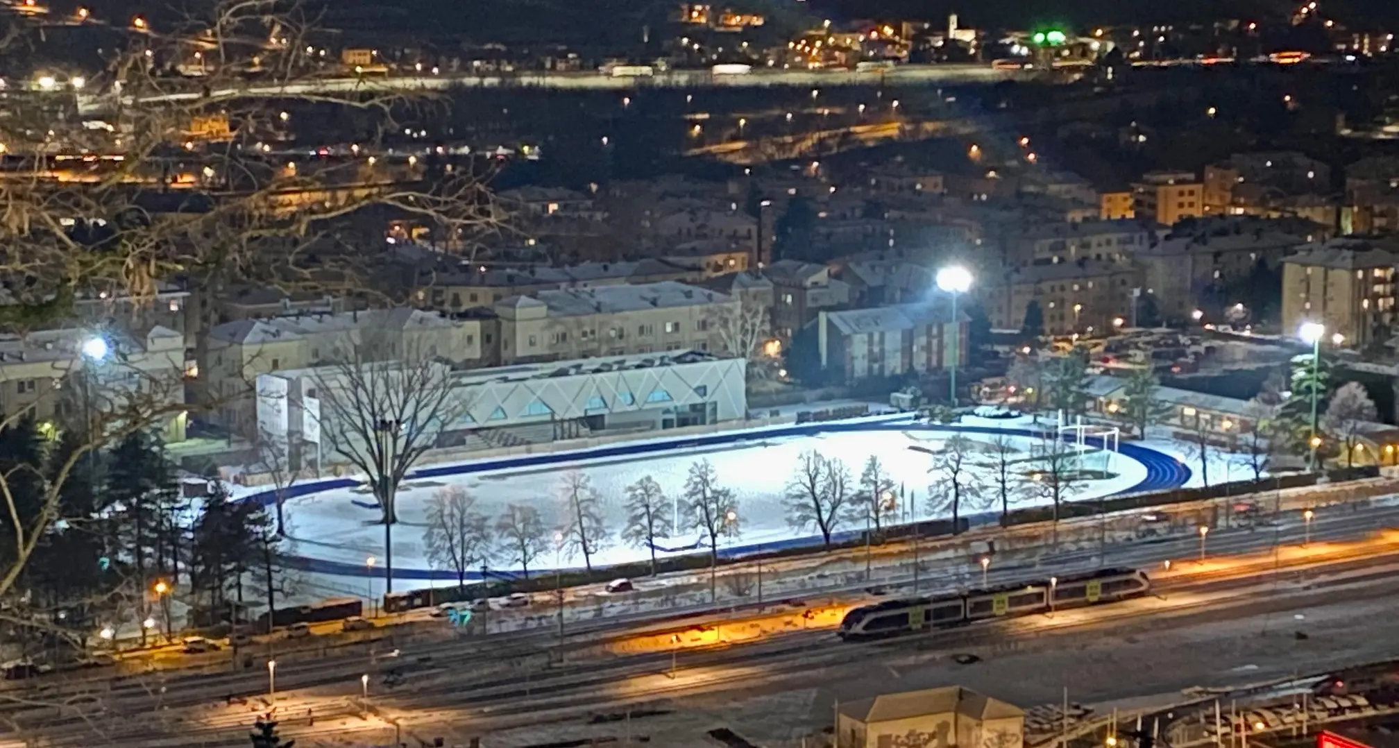 Campo Coni, la storia infinita della pista indoor costruita male: 2,2 milioni, mai aperta dal 2017, ma adesso c’è l’accordo