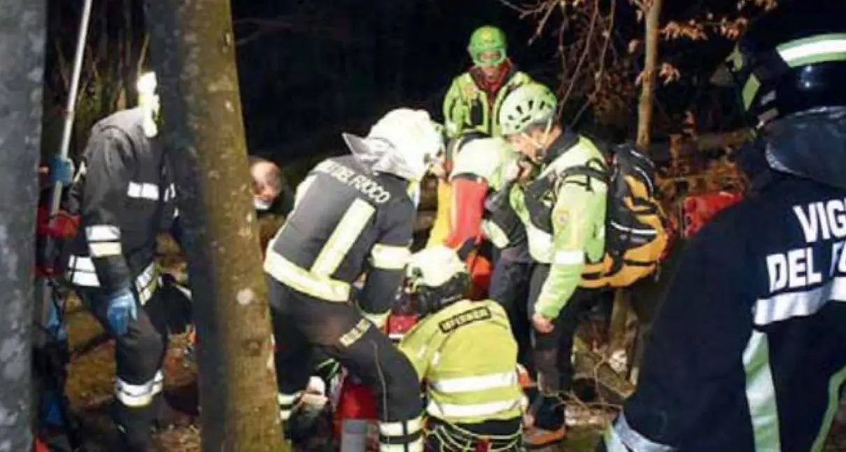 Travolto da un tronco in val Breguzzo, restano gravissime le condizioni del 13enne di Bondo