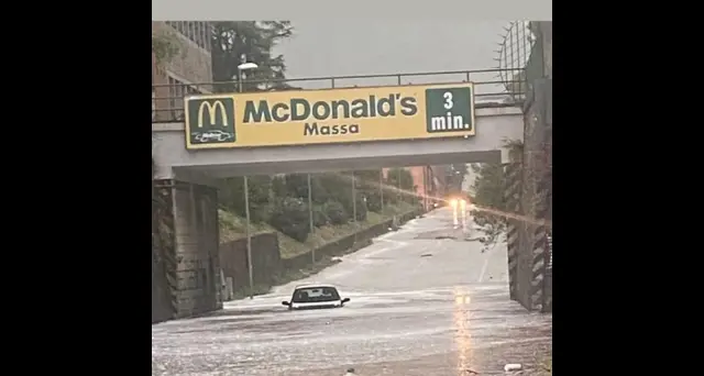 Maltempo: 100 mm in 3 ore a Carrara, trombe d'aria Empoli e Cascina