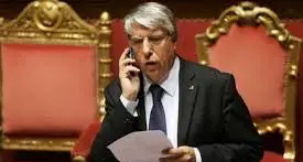 L'amnesia dell'ex senatore Giovanardi: denuncia il furto dell’auto, ma l'aveva solo dimenticata