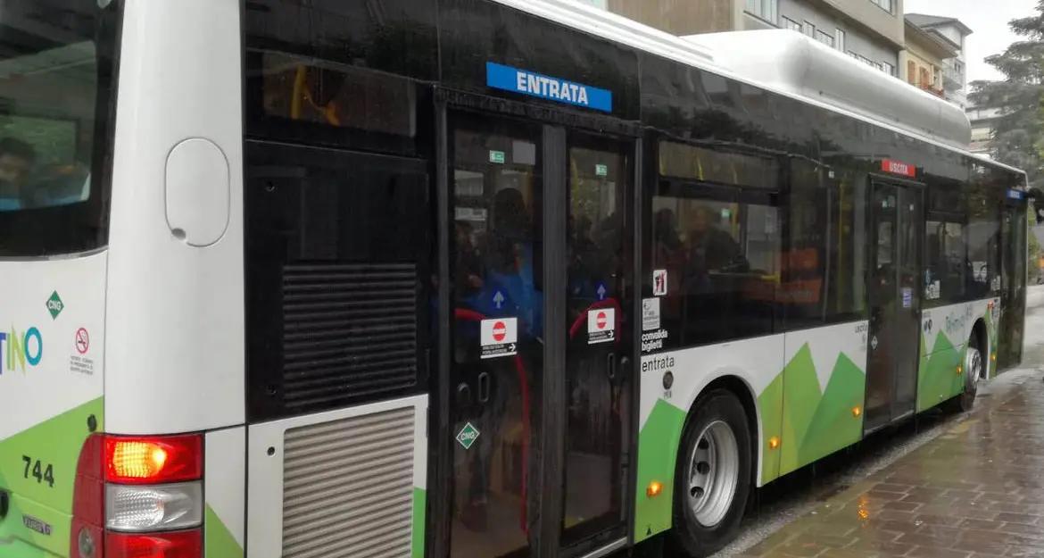 Traffico congestionato: linea 5 degli autobus urbani a Trento, la Provincia invita a utilizzare i treni della Valsugana