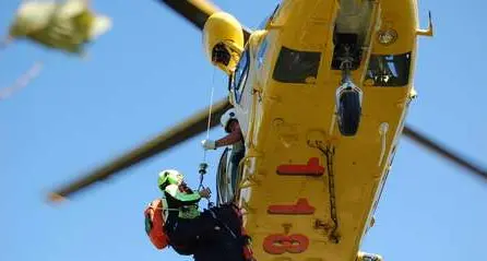 Pinzolo: scende con la slitta e cade, un 47enne portato in elicottero all’ospedale di Trento
