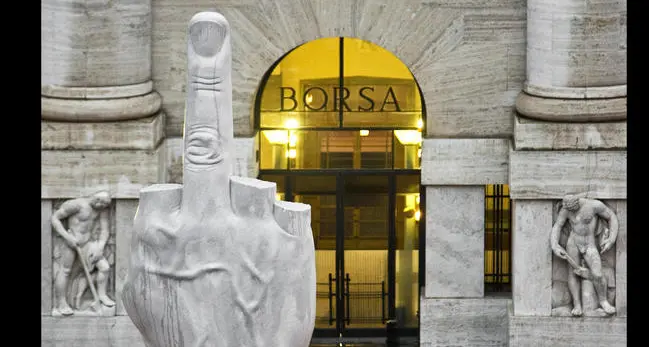 Tutto Cattelan in mostra a Milano: da luglio all’Hangar Bicocca
