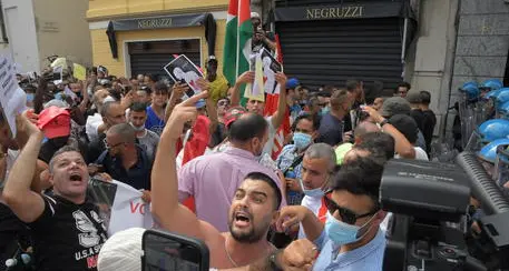L'assessore Adriatici è in una località segreta. Un teste: ha mirato e sparato