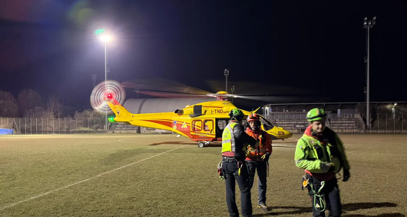 Soccorso in Vigolana: comitiva di giovani sbaglia sentiero per il bivacco, salvati con l'elicottero