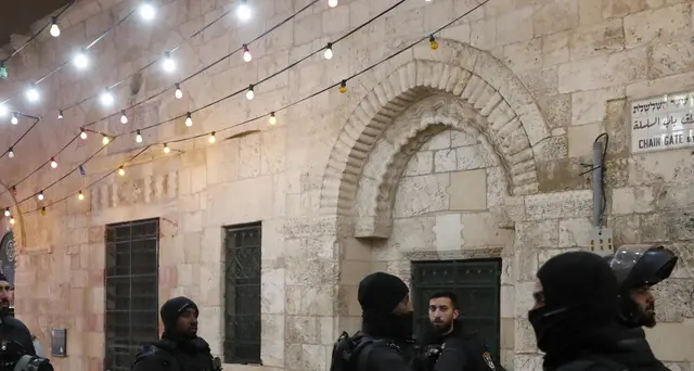 Gerusalemme: scontri nella moschea di Al-Aqsa